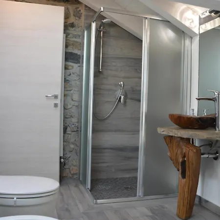 White - Jacuzzi Apartment *
