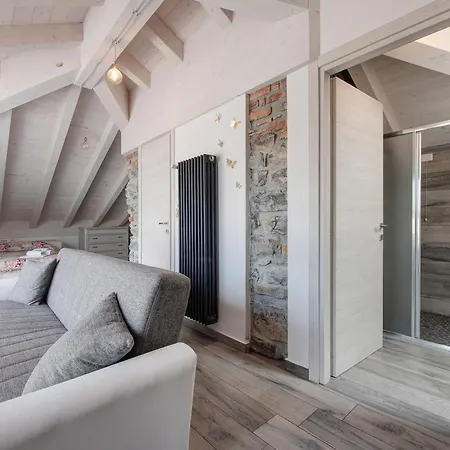 White - Jacuzzi Apartment *
