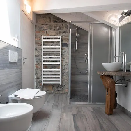 White - Jacuzzi Appartement