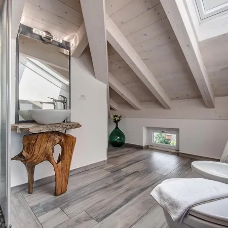 Apartment White - Jacuzzi Lezzeno