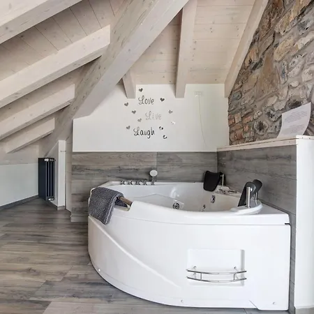 White - Jacuzzi * Lezzeno